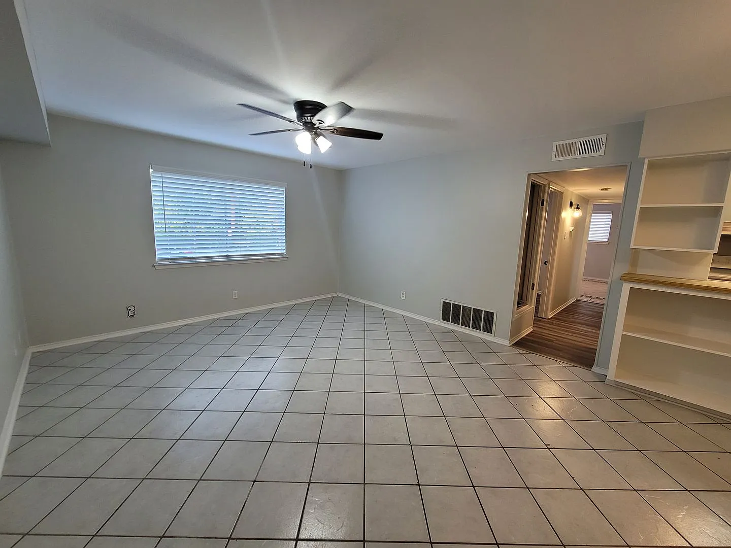 Excellent location! First Floor Condo in NEISD ready for move in Now — Photo 3