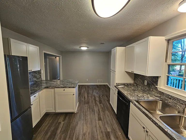2944 Drew Valley St — Photo 3