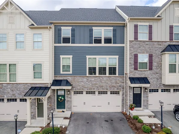 8002 Augusta Ln, Jeannette, PA 15644