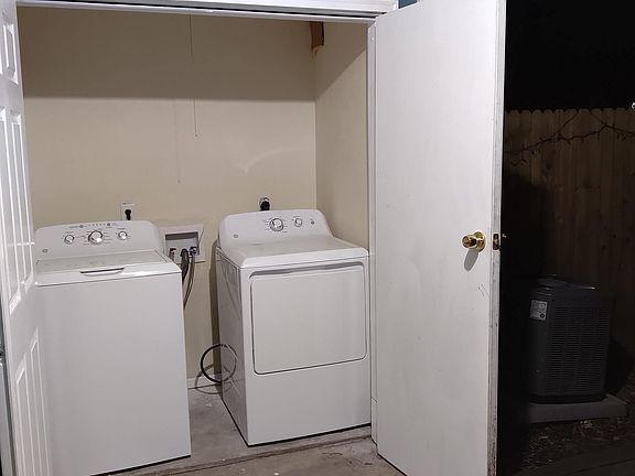 washer and dryer included