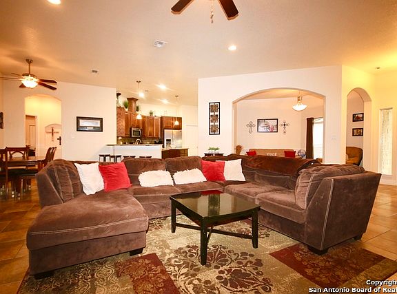 3rd image of 149 Oak Fields Dr