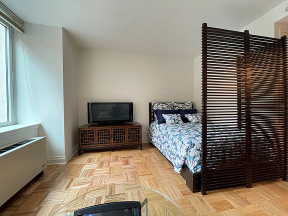 5th image of 1510 Lexington Ave APT 3U