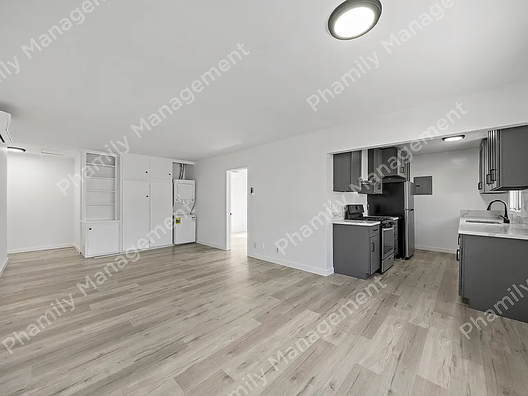 167 S Oak Knoll Ave #5 — Photo 2