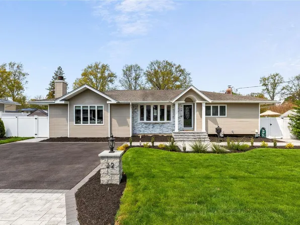 22 Kevin Road, Commack, NY 11725