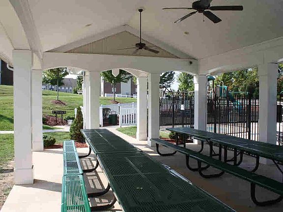 3rd image of 513 Georgia St