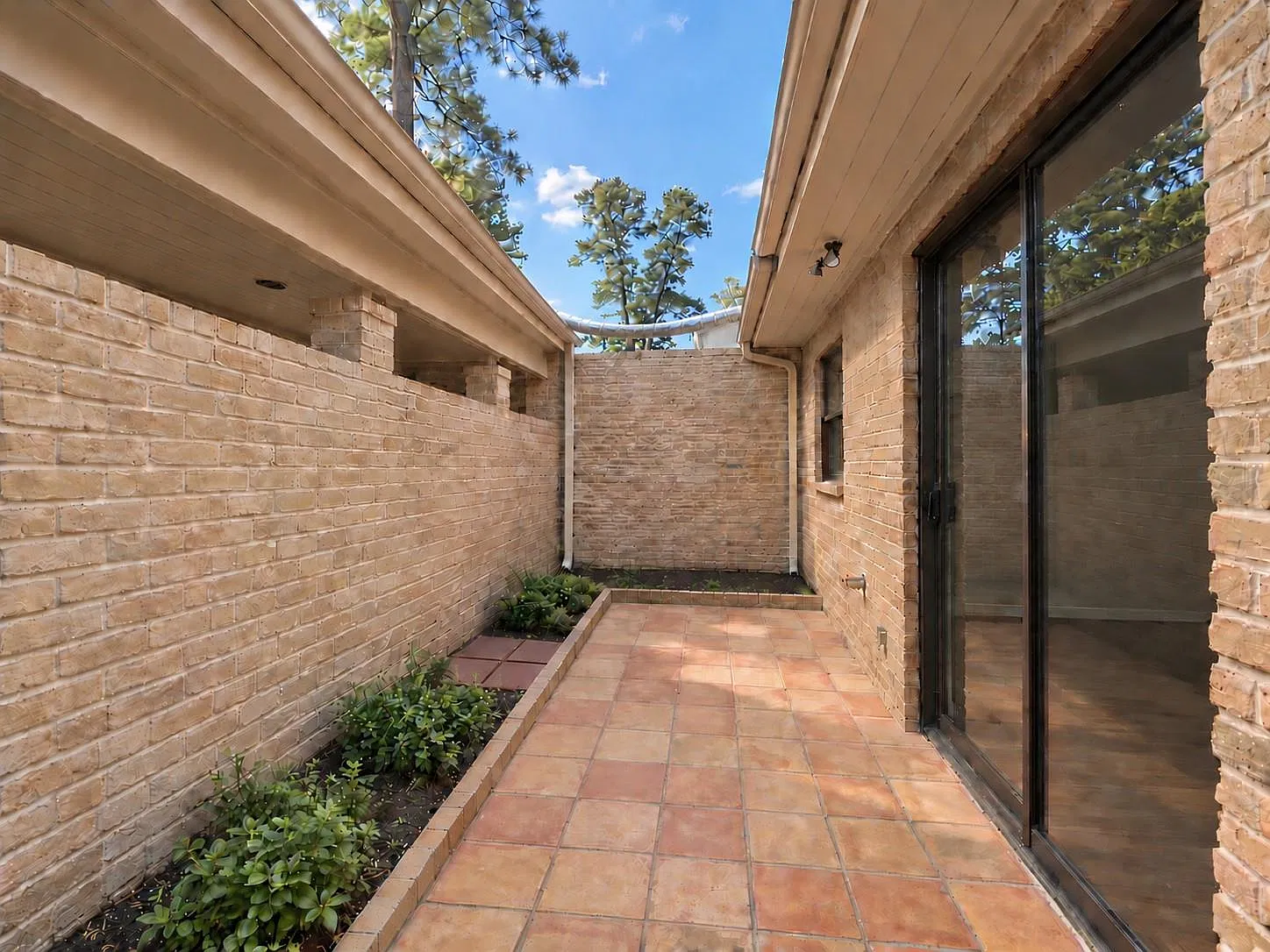 4 bed, 3.0 bath, 2640 sqft, $3,500 — Photo 4