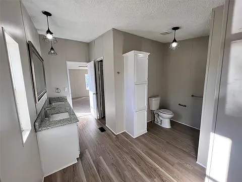 612 Lewald Cir — Photo 2