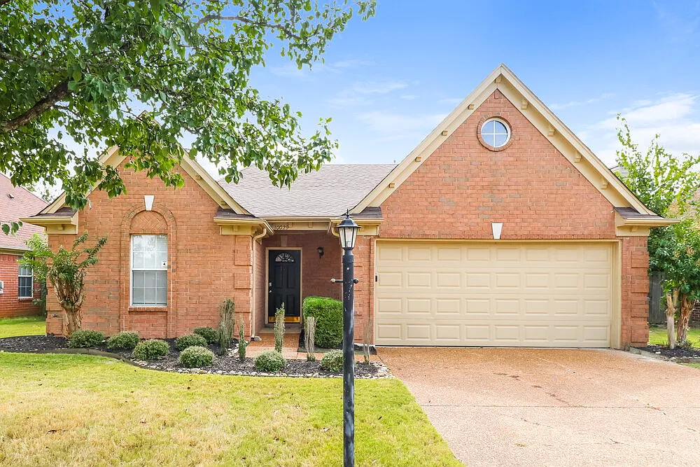 3 bed, 2.0 bath, 1447 sqft, $1,925 — Photo 1