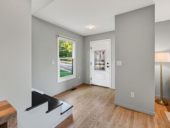 4th image of 375 Koch Ave