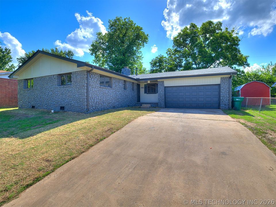 1st image of 784 N Moccasin Pl
