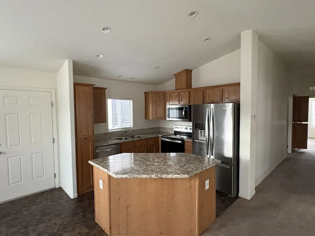 2 bed, 2.0 bath, 1000 sqft, $1,550 — Photo 3