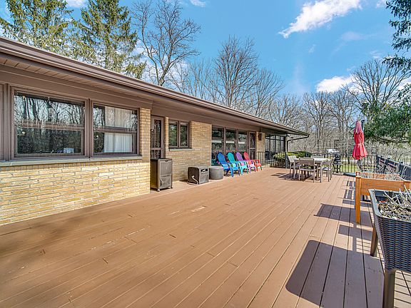 5th image of 1395 Woodland Ln