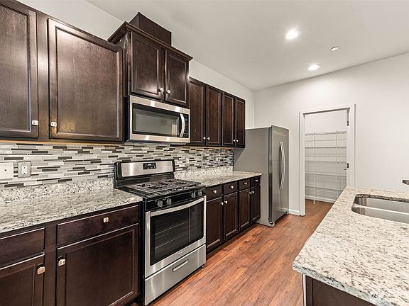 5th image of 1924 Hudson Street NW