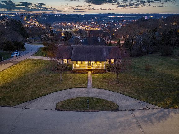 3rd image of 202 Crown Point Dr