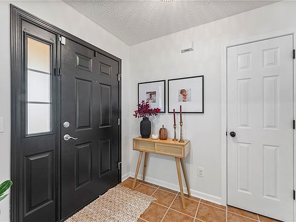 4th image of 23 Brentwood Dr