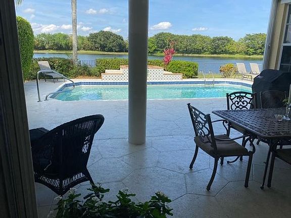 3rd image of 8933 Lakes Blvd