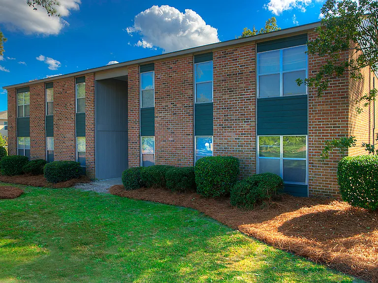 Springtree Apartments — Photo 35