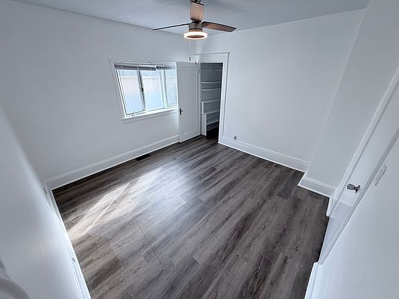 3rd image of 953 Park Ave