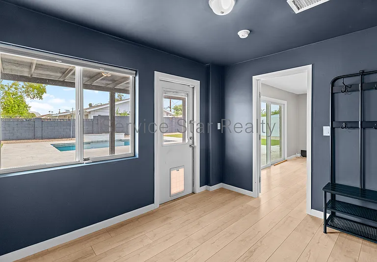 1702 N 74th St — Photo 10