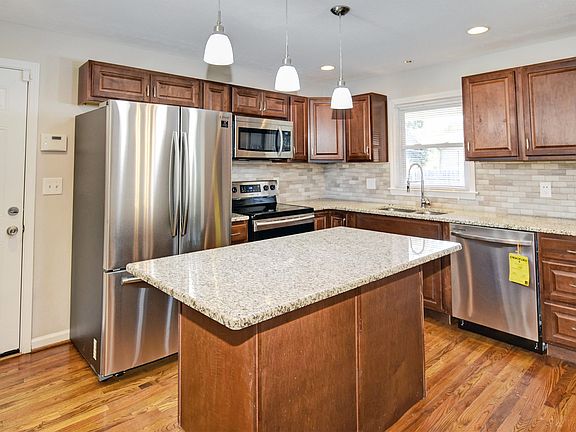 5th image of 8405 Seaforth Dr