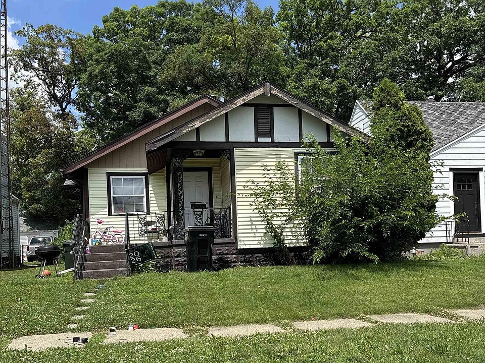 1st image of 2917 Hartzer St