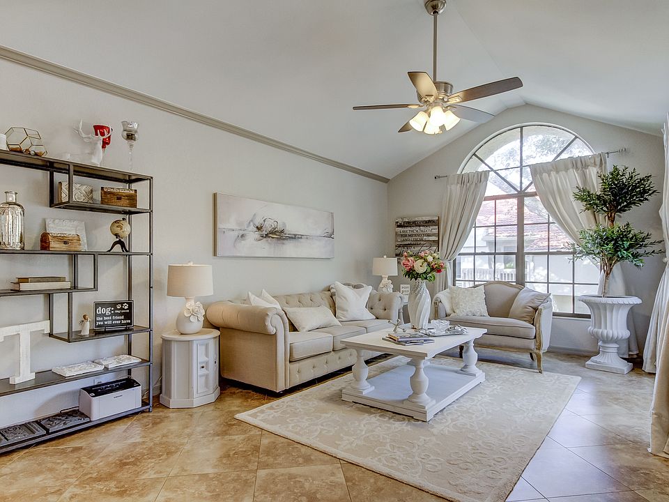Entrance-Living Room