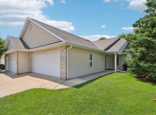 669 Springbrook Cir, Deforest, WI 53532