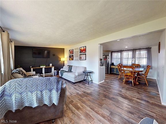 5th image of 331 Lynn Cir NW