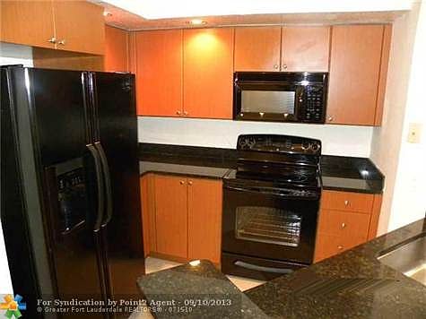 3rd image of 3440 Pinewalk Dr N APT 517