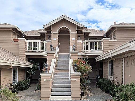 3rd image of 11 Little Creek Ln