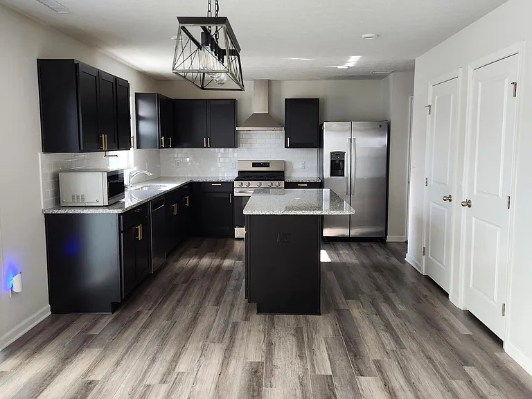 9760 Oak Grove Dr — Photo 6