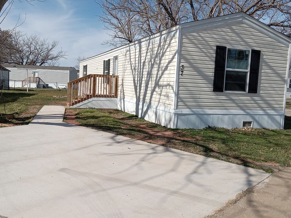 1st image of 121 Becky Dr #121