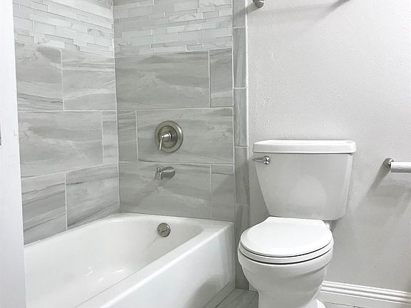 5th image of 126 Monterey Dr