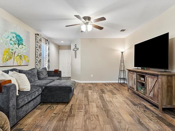 4th image of 4022 Shawnee Trl