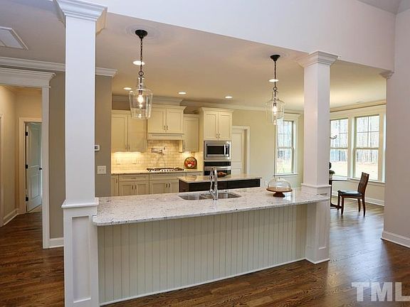 3rd image of 2051 Silverleaf Dr