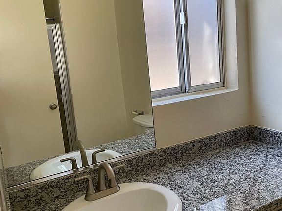 4th image of 1137 Campbell St APT 5