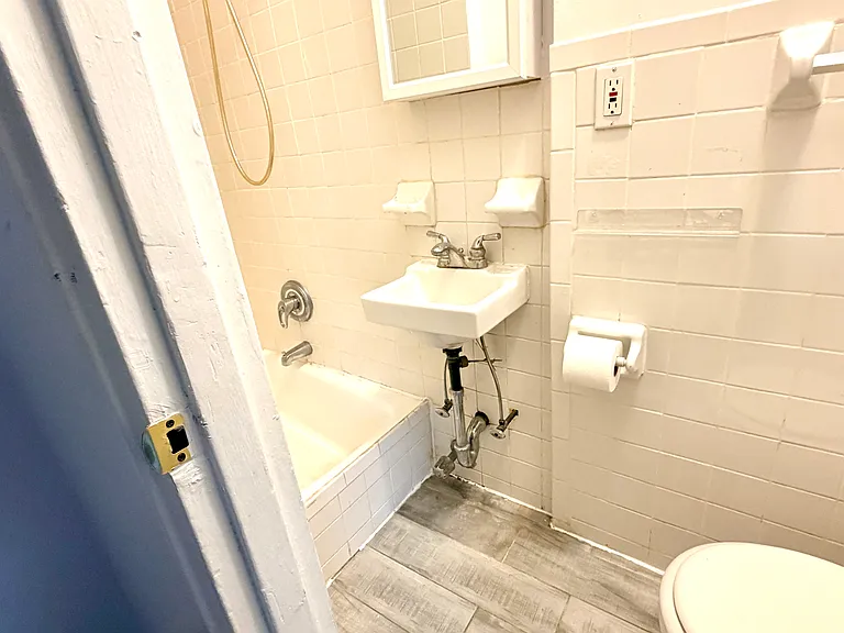 367 W 35th St #15 — Photo 10