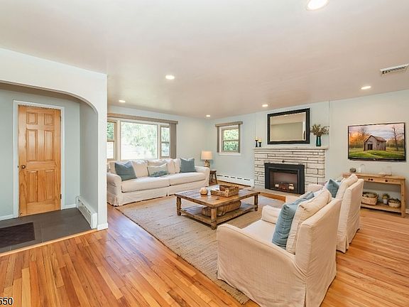 3rd image of 42 Everdale Rd