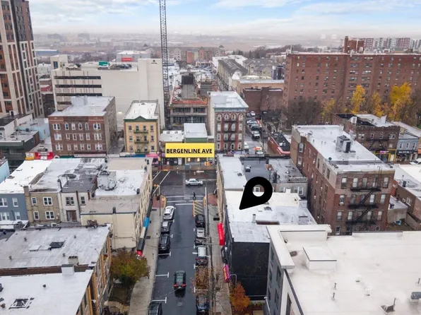 440 52nd Street image 2 of 12