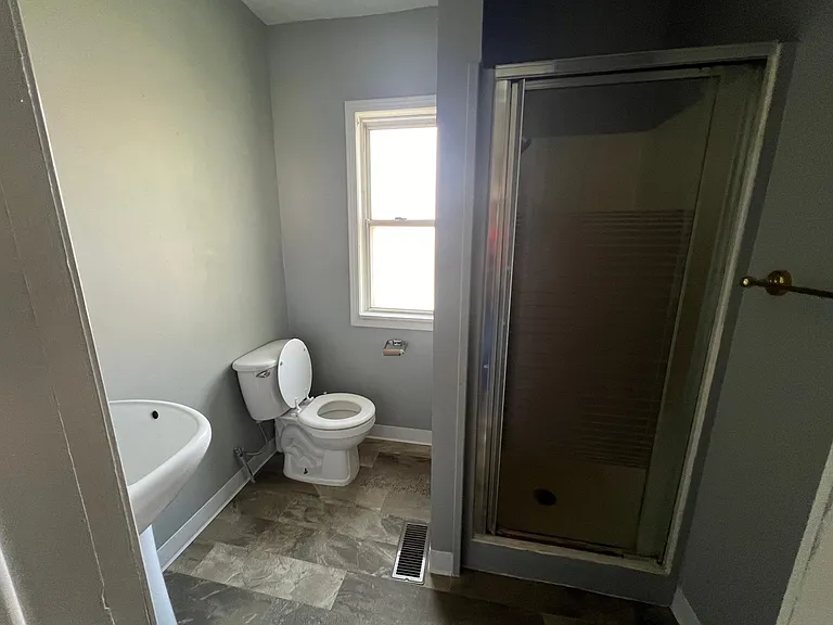 512 Phelps St — Photo 11