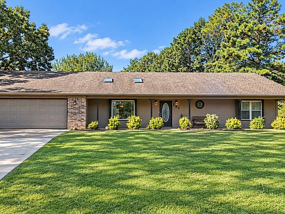 4th image of 121 Rolling Meadows Ln