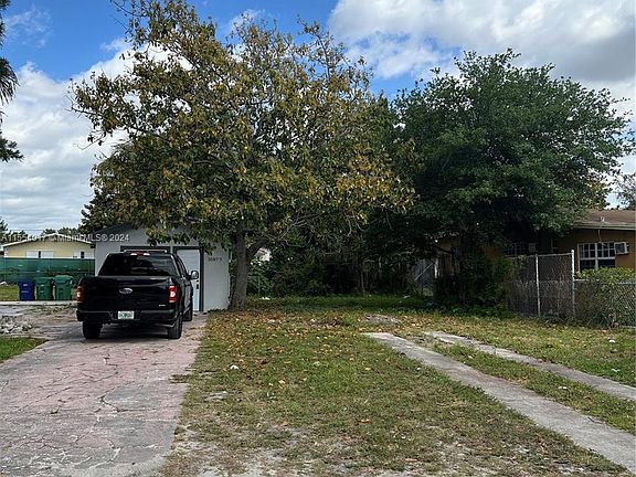 3rd image of 10875 NW 10th Ave