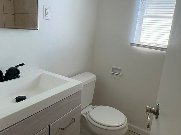 5th image of 2945 N 19th Ave Unit 75