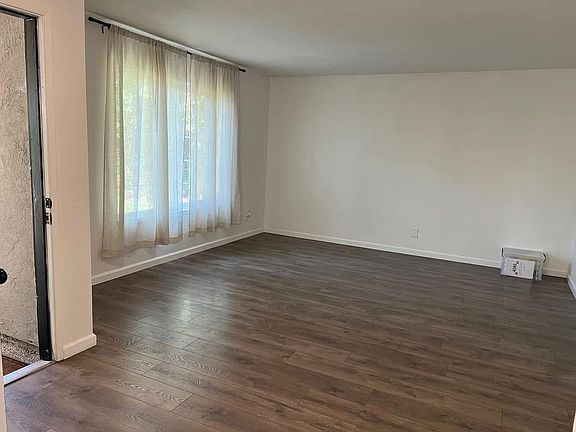2nd image of 105 Yosemite Dr
