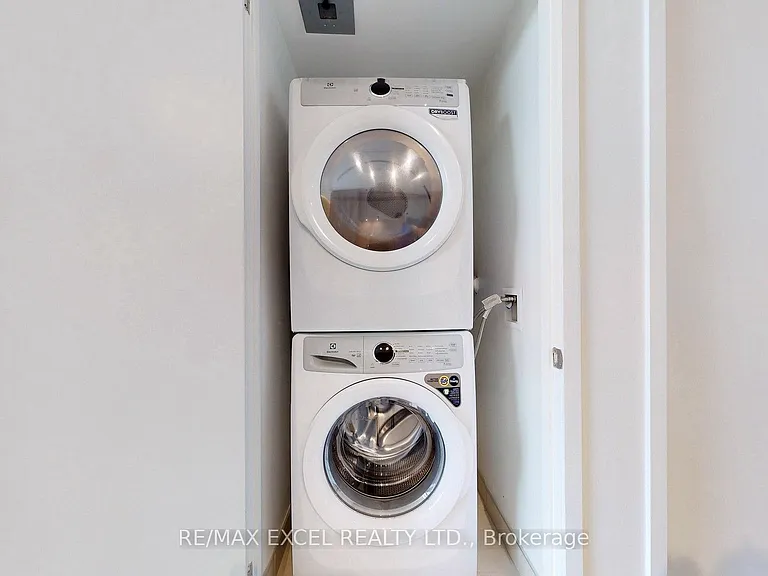 8 Beverley Glen Blvd #802 — Photo 21