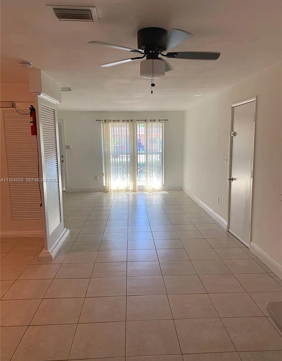 3 bed, 1626 sqft, $3,200 — Photo 3