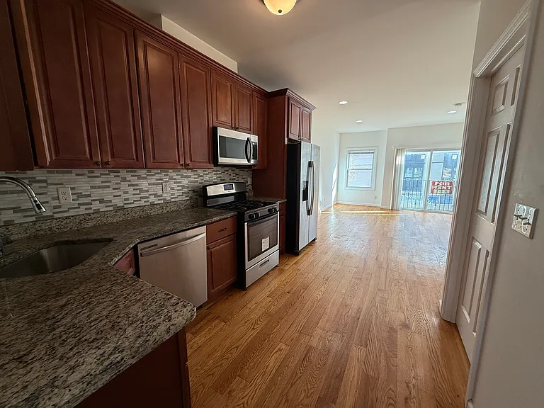 33 Nelson Ave #1 — Photo 1