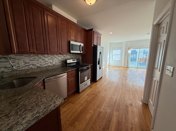 33 Nelson Ave #1