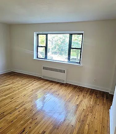 3rd image of 21811 Hillside Ave Suite 1