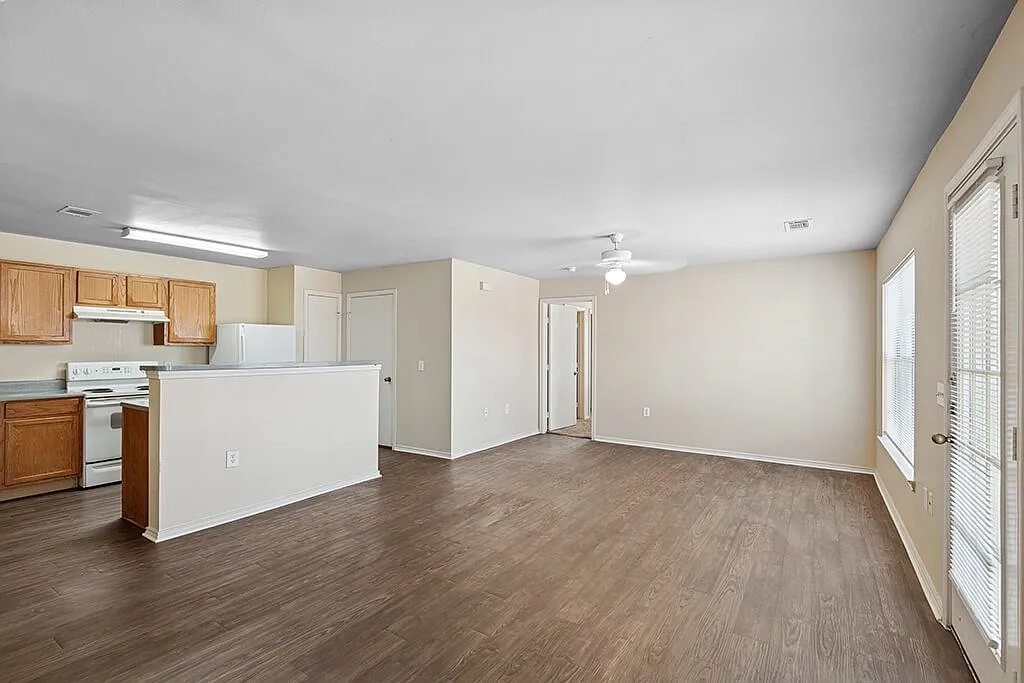 Ironwood Crossing Apartments & Townhomes — Photo 4